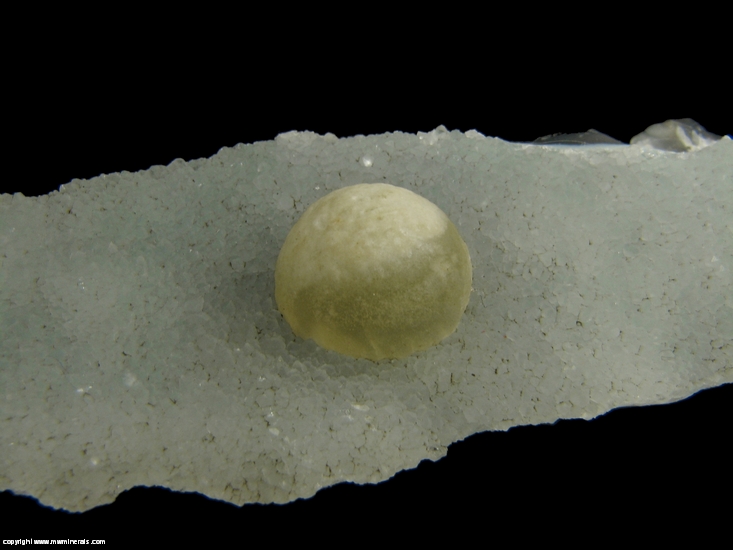 Mineral Specimen: Spherical Fluorite on Druzy Quartz on Agate from Mahadari quarry, Sinnar, Nasik District, Maharashtra, India