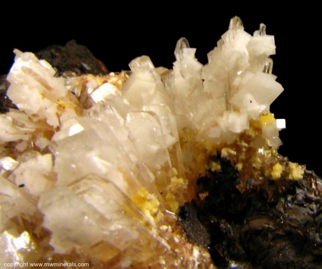 Mineral Specimen: Hemimorphite, Calcite and Mimetite from Mina Ojuela, Mapimi, Durango, Mexico