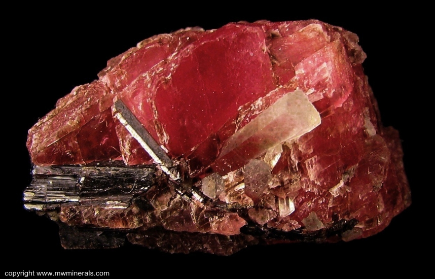 Mineral Specimen: Rhodochrosite, Hubnerite and Quartz from Pasto Bueno District, Pallasca Province, Ancash Department, Peru