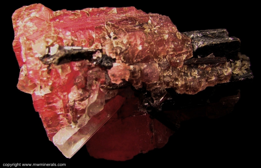 Mineral Specimen: Rhodochrosite, Hubnerite and Quartz from Pasto Bueno District, Pallasca Province, Ancash Department, Peru